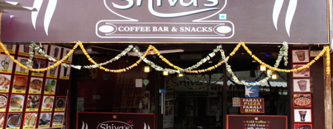 Close to cafés and snack bars