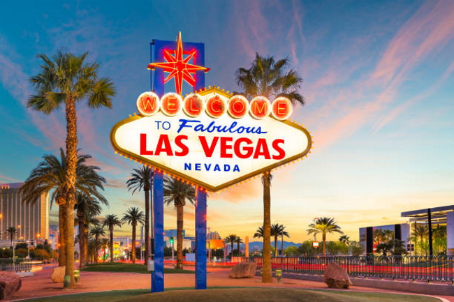 Take snaps with the Las Vegas Sign
