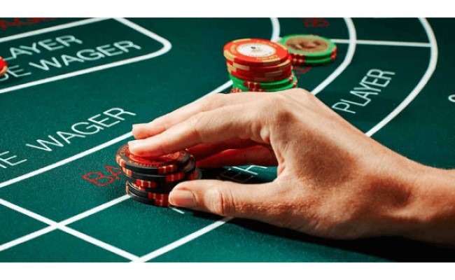 What is the house edge in online slot games?
